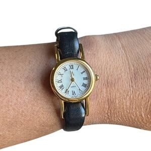 Vintage Avon black Leather gold tone case Roman Numerals Quartz Analog Watch